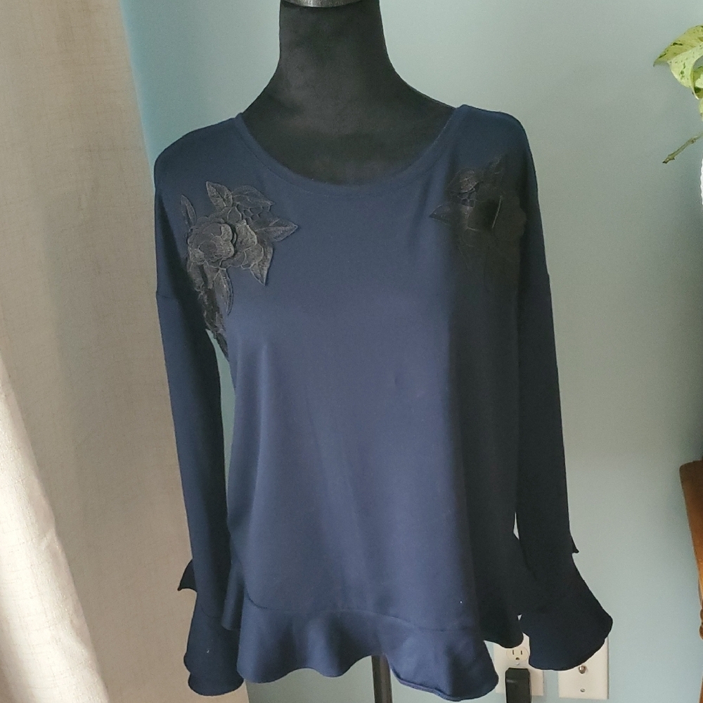 Lauren Conrad Dark Navy Ruffle Top Applique M